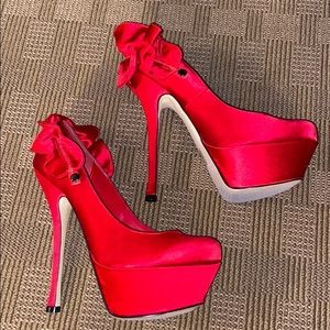 Bebe Naomi Red Satin Platform Pumps. Size 7